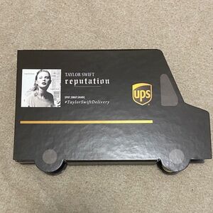 Reputation Taylor Swift UPS Box complete withCD and Pin in per condition